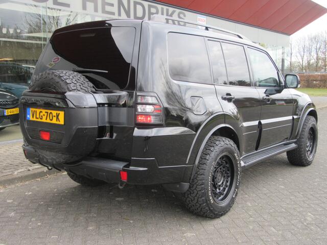 Mitsubishi PAJERO 3.2 DI-D B-stijl LWB 4WD PANO. Leder, (occasion)