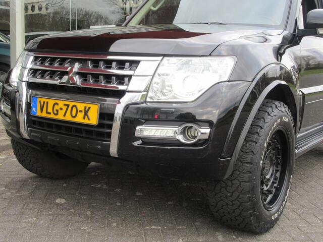 Mitsubishi PAJERO 3.2 DI-D B-stijl LWB 4WD PANO. Leder, (occasion)