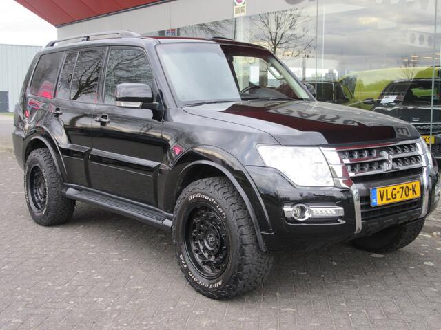 Mitsubishi PAJERO 3.2 DI-D B-stijl LWB 4WD PANO. Leder, (occasion)