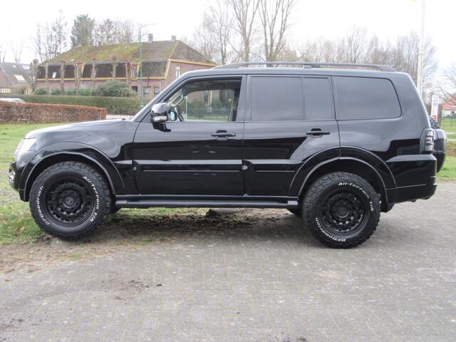 Mitsubishi PAJERO 3.2 DI-D B-stijl LWB 4WD PANO. Leder, (occasion)