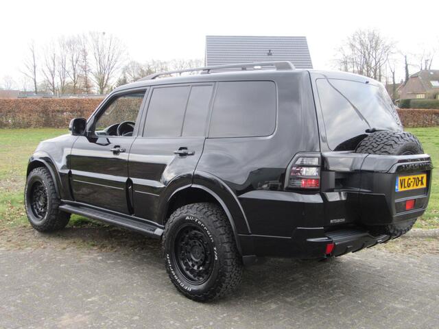 Mitsubishi PAJERO 3.2 DI-D B-stijl LWB 4WD PANO. Leder, (occasion)