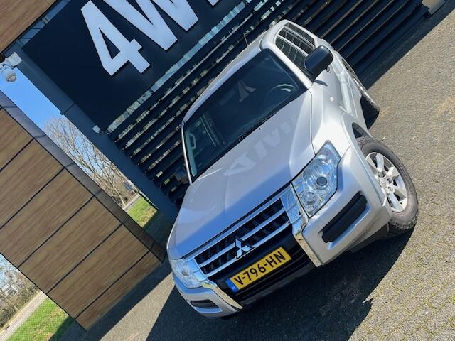 Mitsubishi PAJERO 3.2 DI-D AUT 4WD EURO 6 LWB VAN CLIMA NAP 137774 KM 6 MND GAR ¤ 27.900 EXCL Auto in zeer goede staat dealer onderhouden schadevrij 3300KG TREKGEWICHT FISCAAL VOORDELIG GRIJSKENTEKEN