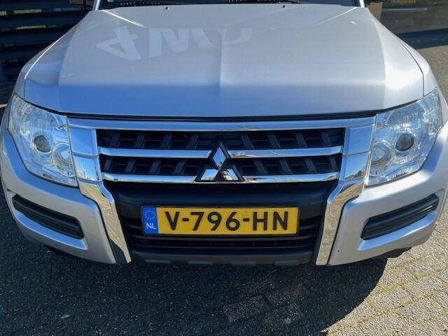 Mitsubishi PAJERO 3.2 DI-D AUT 4WD EURO 6 LWB VAN CLIMA NAP 137774 KM 6 MND GAR ¤ 27.900 EXCL Auto in zeer goede staat dealer onderhouden schadevrij 3300KG TREKGEWICHT FISCAAL VOORDELIG GRIJSKENTEKEN