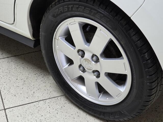 Mitsubishi SPACE STAR 1.0 Bright/ 14'' LMV/ Clima/ Extra getint glas/ Elek. pakket/ Isofix/ Radio-CD AUX/ LEDER. Stuurw./ Dakspoiler/ Dagrijverl.