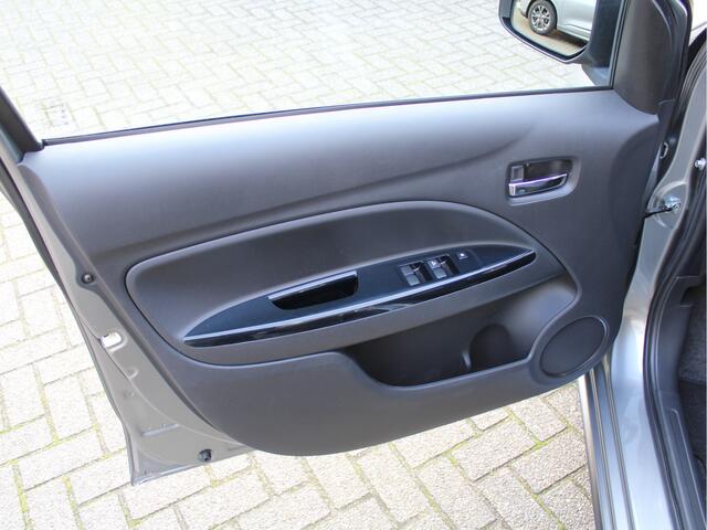 Mitsubishi SPACE STAR 1.0 Intense Automaat /AIRCO/USB/Bluetooth/14'LM/CV/Elek. ramen/NAP!