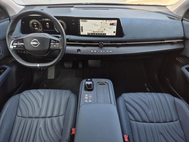 Nissan Ariya e-4ORCE Evolve+ Pack 87 kWh Automaat / Accu SOH 99% / Fabrieksgarantie tot 07-2027 / CCS snelladen / WLTP bereik 498 km bereik stad 612 km / Head Up Display / Glazen schuif- en kanteldak / Stuur-, Stoel & Achterbank verwarming / Elektrische achterklep / S