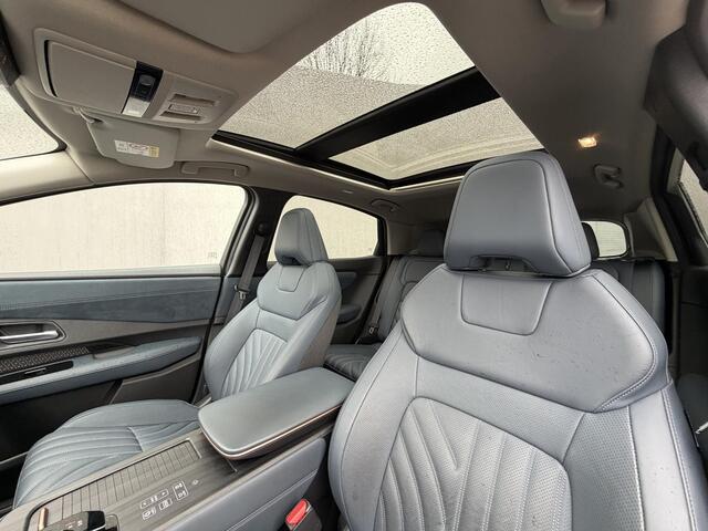 Nissan Ariya Evolve 66 kWh / Accu SOH 99% / Panoramadak / HUD / Luxe Premium Nappa Lederen Bekleding / BOSE Premium Audio / Stoel & Stuurwiel Verwarming / Stoel Ventilatie / Achterbank Verwarming / Elektr. Achterklep / Elektr. verstelbare Stoelen / 360 Camera / Apple