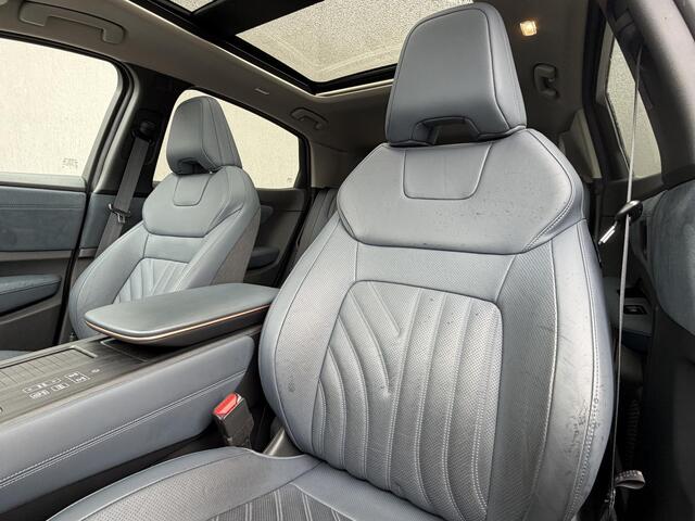 Nissan Ariya Evolve 66 kWh / Accu SOH 99% / Panoramadak / HUD / Luxe Premium Nappa Lederen Bekleding / BOSE Premium Audio / Stoel & Stuurwiel Verwarming / Stoel Ventilatie / Achterbank Verwarming / Elektr. Achterklep / Elektr. verstelbare Stoelen / 360 Camera / Apple