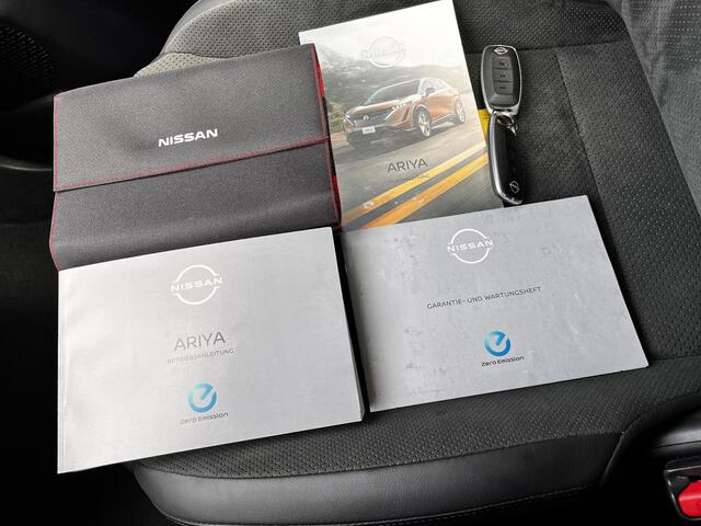 Nissan Ariya Evolve 91 kWh Dealer onderhouden / Accu SoH 99 % / Panorama schuifdak / HUD / Navigatie / Apple Carplay Android / Elektrische stoelen & klep / BOSE / Stoelventilatie / Stoel-, stuur- en achterbankverwarming / 20" LM wielen /