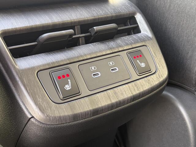 Nissan Ariya e-4ORCE Evolve 91 kWh 4WD / 306 PK / Leder / 1.500 kg Trekgewicht / Warmtepomp / 10 jaar Nissan More Garantie / Stoelverwarming voor en achter / Schuif-kantel dak / HUD / Stoelventilatie / Stuurverwarming / Rondomzicht camera / Elektrisch verstelbare stoelen met geheugen / Elektrische achterklep / Adaptieve cruise control / Apple Carplay/Android Auto /