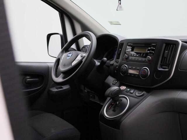Nissan E-NV200 Optima 40 kWh 109PK Automaat | Luchtvering | Kopschot met ruit | Extra inbraakbeveiliging laadruimte | Sidebars | Opbergkasten | Rhino Pipetube | Climate Control / ECC | Trekhaak | Cruise control | Achteruitrijcamera | Dakrailing | Imperiaal rol | Schuif