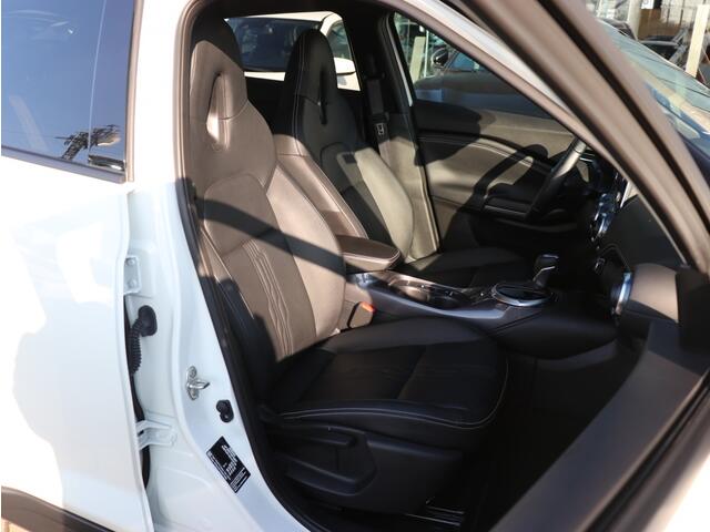 Nissan JUKE 1.6 Hybrid Tekna I Leder I Keyless I Navi I Dodehoekdetectie