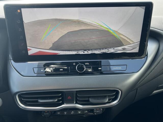 Nissan JUKE 1.0 DIG-T N-Connecta Automaat / Dealer onderhouden / Stuur-, stoel- en voorruitverwarming / Camera / Navigatie / Apple Carplay Android Auto / All Season banden 17"/