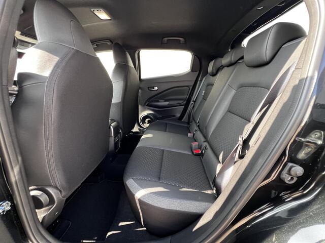 Nissan JUKE 1.0 DIG-T N-Connecta Automaat / Dealer onderhouden / Stuur-, stoel- en voorruitverwarming / Camera / Navigatie / Apple Carplay Android Auto / All Season banden 17"/