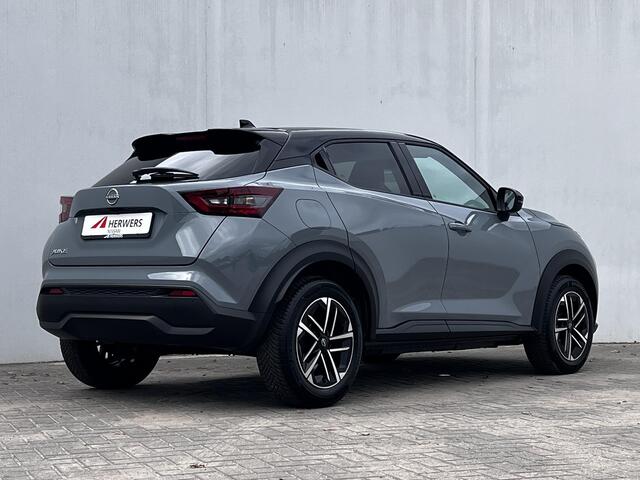 Nissan JUKE 1.0 DIG-T N-Connecta DCT Automaat / Cold pack / Allseason banden / Apple Carplay Android Auto / 17" LM wielen / Achteruitrijcamera / Stuur-, Stoel en voorruitverwarming / Navigatie / Climate control /