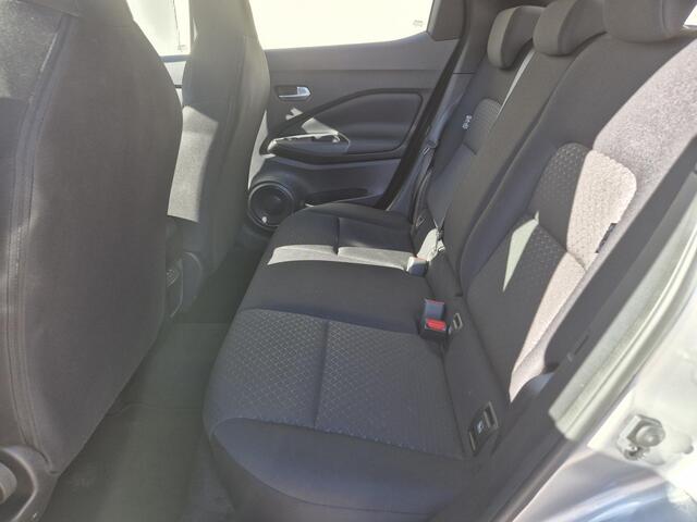 Nissan JUKE 1.0 DIG-T Acenta Handgeschakeld / Allseason banden / Apple Carplay Android Auto / Achteruitrijcamera / Stoelverwarming / Navigatie / Climate control / Cruise control / Lichtmetalen wielen 17" /