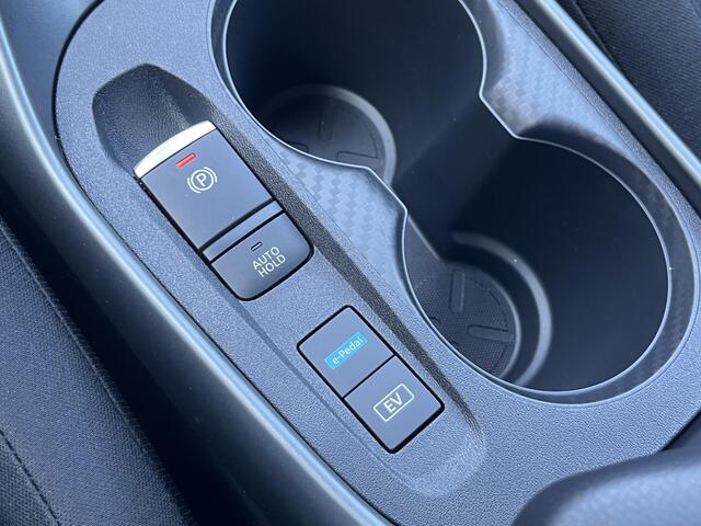 Nissan JUKE 1.0 DIG-T N-Connecta / ¤4.500 Voorraad Korting / 10 Jaar Nissan More garantie / Navigatie / Camera / Stoel Verwarming / Stuurwiel Verwarming / Apple Carplay & Android Auto / Cruise Control / Clima /