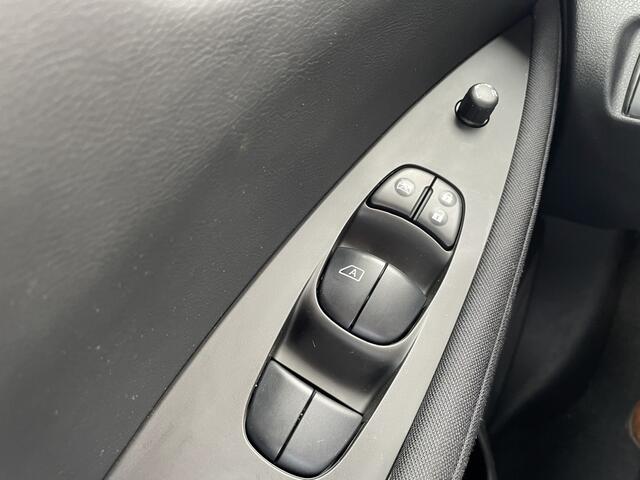 Nissan LEAF Acenta 40 kWh ¤2000 Subsidie! Trekhaak Adap.Cr. Control Keyless ECC-Airco BT Camera
