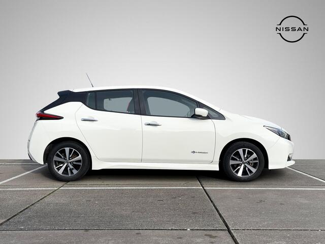 Nissan LEAF Acenta 40 kWh *SUBSIDIE MOGELIJK* | Navigatie | Camera | Adapt. Cruise Control | Apple Carplay/Android Auto | Keyless Entry | Dodehoek Detectie