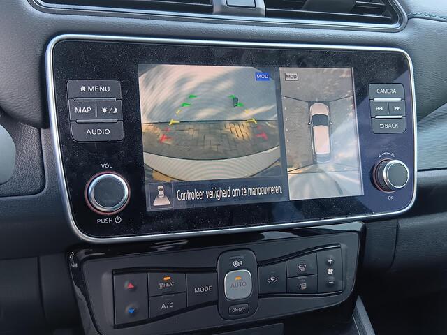 Nissan LEAF N-Connecta 40 kWh Navigatie / Climate Control / Stuurwielverwarming / Achterbankverwarming / Lichtmetalen Velgen / LED / Privacy Glass / LED
