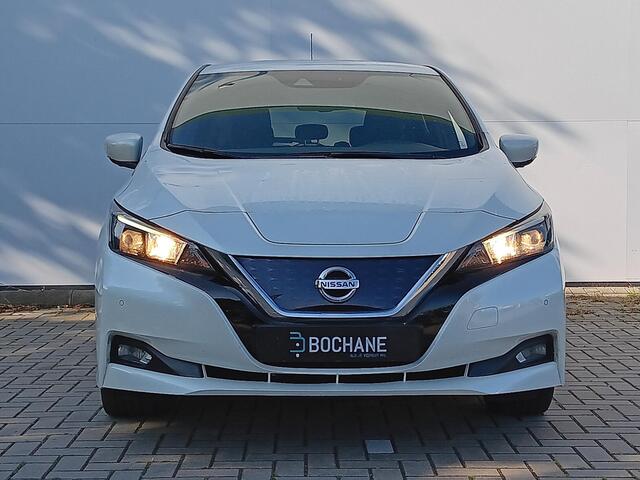 Nissan LEAF N-Connecta 40 kWh Navigatie / Climate Control / Stuurwielverwarming / Achterbankverwarming / Lichtmetalen Velgen / LED / Privacy Glass / LED