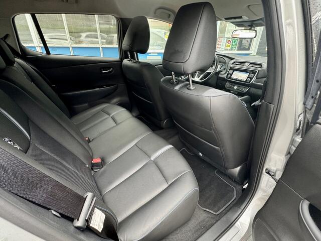 Nissan LEAF *¤2.000,- SUBSIDIE MOGELIJK!* Tekna 40 kWh | Adaptive Cruise Control | Apple Carplay | LED | Navigatie | Rijklaar + 12 Maand BOVAG Garantie
