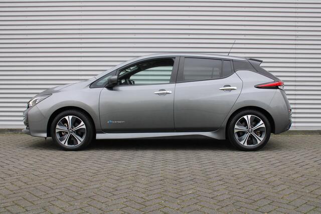 Nissan LEAF Tekna 40 kWh | Airco | Cruise | Camera | Navi | Trekhaak | PDC |