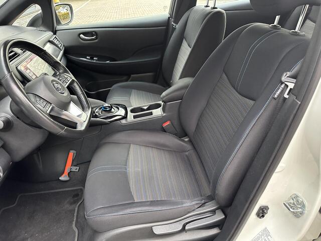 Nissan LEAF Acenta 40 kWh / ¤2000,- Subsidie / Eerste eigenaar / Dealer onderhouden / Adaptive Cruise / Achteruitrij Camera /