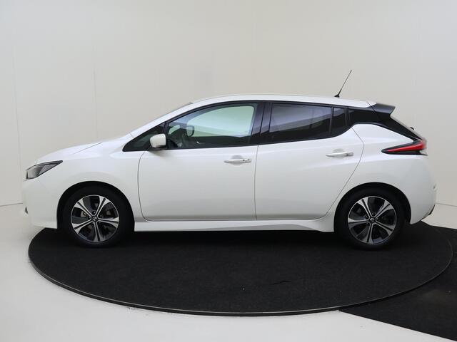 Nissan LEAF N-Connecta 40 kWh | Navigatie | 360 Camera | Parkeersensoren | Stoel verwarming | 17 inch Velgen | Cruise Control Adaptief | Licht & Regen Sensor |