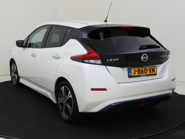 Nissan LEAF N-Connecta 40 kWh | Navigatie | 360 Camera | Parkeersensoren | Stoel verwarming | 17 inch Velgen | Cruise Control Adaptief | Licht & Regen Sensor |