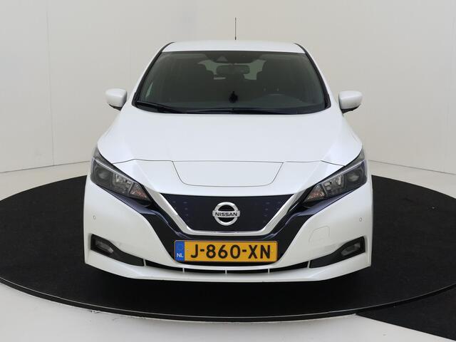 Nissan LEAF N-Connecta 40 kWh | Navigatie | 360 Camera | Parkeersensoren | Stoel verwarming | 17 inch Velgen | Cruise Control Adaptief | Licht & Regen Sensor |
