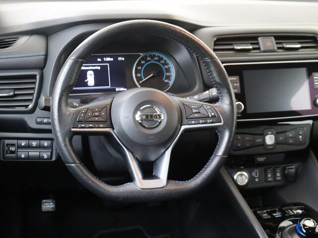 Nissan LEAF N-Connecta 40 kWh | Navigatie | 360 Camera | Parkeersensoren | Stoel verwarming | 17 inch Velgen | Cruise Control Adaptief | Licht & Regen Sensor |