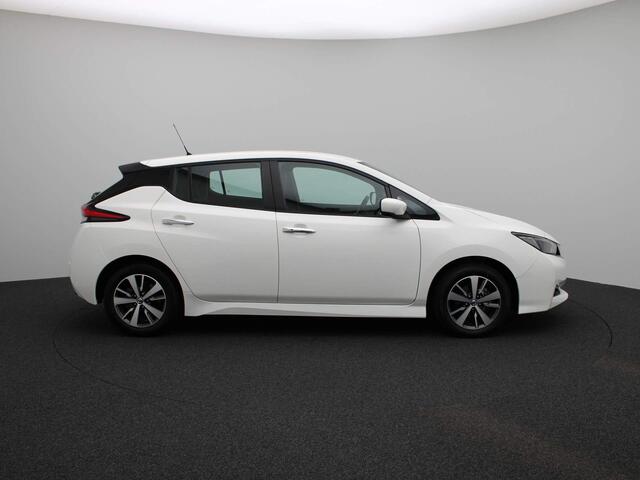 Nissan LEAF Acenta 40 kWh | Navigatie | Achteruitrijcamera | Adaptive Cruise Control | Climate Control | Lichtmetalen velgen 16"