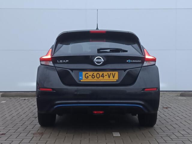 Nissan LEAF N-Connecta 40 kWh Navigatie / Parkeercamera / Stoelverwarming