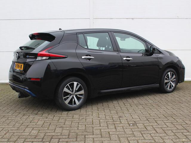 Nissan LEAF Acenta 40 kWh / Trekhaak Afneembaar / Navigatie + Apple Carplay/Android Auto / Climate Control / Cruise Control Adaptief / Keyless Entry & Start /
