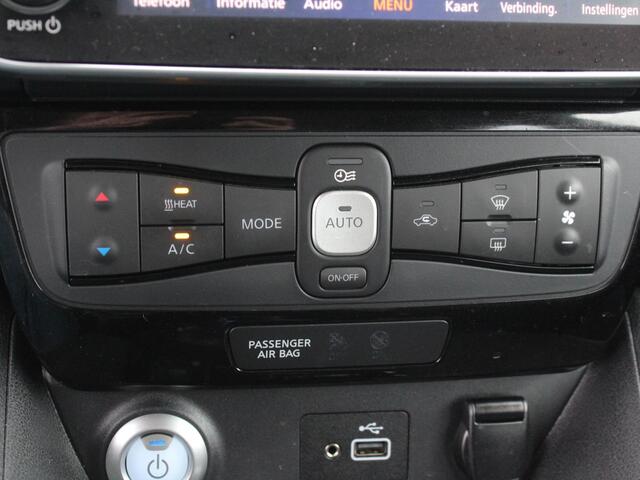 Nissan LEAF Acenta 40 kWh / Trekhaak Afneembaar / Navigatie + Apple Carplay/Android Auto / Climate Control / Cruise Control Adaptief / Keyless Entry & Start /