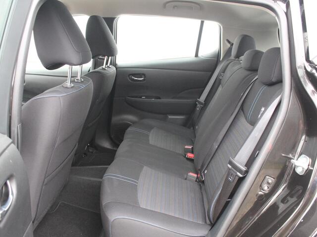 Nissan LEAF Acenta 40 kWh / Trekhaak Afneembaar / Navigatie + Apple Carplay/Android Auto / Climate Control / Cruise Control Adaptief / Keyless Entry & Start /