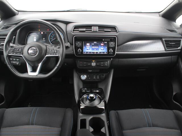 Nissan LEAF N-Connecta 40 kWh / Navigatie + Apple Carplay/Android Auto / Climate Control / Stoel- + Stuurverwarming / Cruise Control Adaptief / 360* Camera /