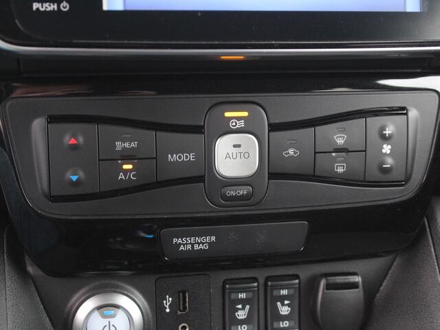 Nissan LEAF N-Connecta 40 kWh / Navigatie + Apple Carplay/Android Auto / Climate Control / Stoel- + Stuurverwarming / Cruise Control Adaptief / 360* Camera /