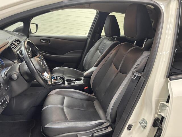 Nissan LEAF Tekna 40 kWh AUTOMAAT / Achterbank, voorstoelen + stuurwiel verwarmd / Automatische airco / Apple Car Play & Android Auto / Lichtmetalen velgen 17" / Navigatiesysteem full map / Parkeersensoren voor + achter
