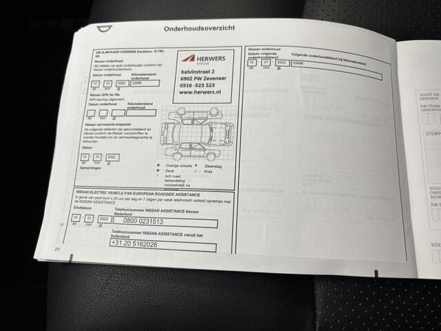 Nissan LEAF Tekna 40 kWh AUTOMAAT / Achterbank, voorstoelen + stuurwiel verwarmd / Automatische airco / Apple Car Play & Android Auto / Lichtmetalen velgen 17" / Navigatiesysteem full map / Parkeersensoren voor + achter