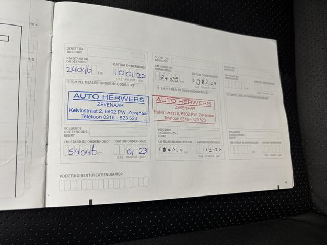 Nissan LEAF Tekna 40 kWh AUTOMAAT / Achterbank, voorstoelen + stuurwiel verwarmd / Automatische airco / Apple Car Play & Android Auto / Lichtmetalen velgen 17" / Navigatiesysteem full map / Parkeersensoren voor + achter