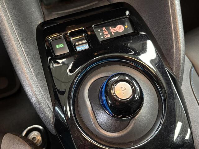 Nissan LEAF e+ Tekna 62 kWh / Metaalkleur / Trekhaak / Automatische airco / Apple Car Play & Android Auto / Voorstoelen + stuurwiel verwarmd / Rondomzichtcamera / Navigatiesysteem full map / Lichtmetalen velgen 17"