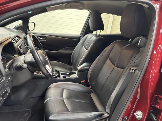 Nissan LEAF e+ Tekna 62 kWh / Metaalkleur / Trekhaak / Automatische airco / Apple Car Play & Android Auto / Voorstoelen + stuurwiel verwarmd / Rondomzichtcamera / Navigatiesysteem full map / Lichtmetalen velgen 17"