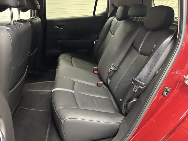 Nissan LEAF e+ Tekna 62 kWh / Metaalkleur / Trekhaak / Automatische airco / Apple Car Play & Android Auto / Voorstoelen + stuurwiel verwarmd / Rondomzichtcamera / Navigatiesysteem full map / Lichtmetalen velgen 17"