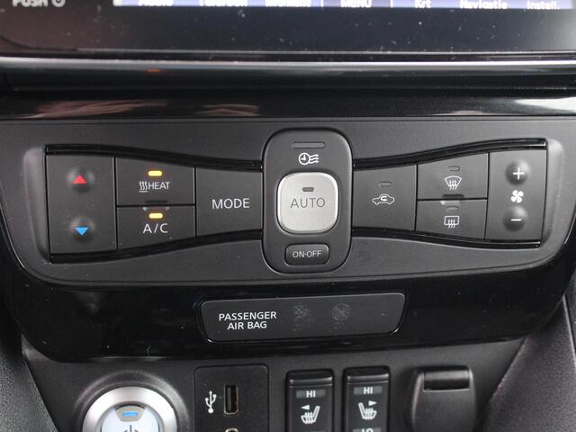 Nissan LEAF N-Connecta 40 kWh / Trekhaakbeugel / Navigatie + Apple Carplay/Android Auto / Cruise Control Adaptief / Stoelverwarming / 360* Camera /