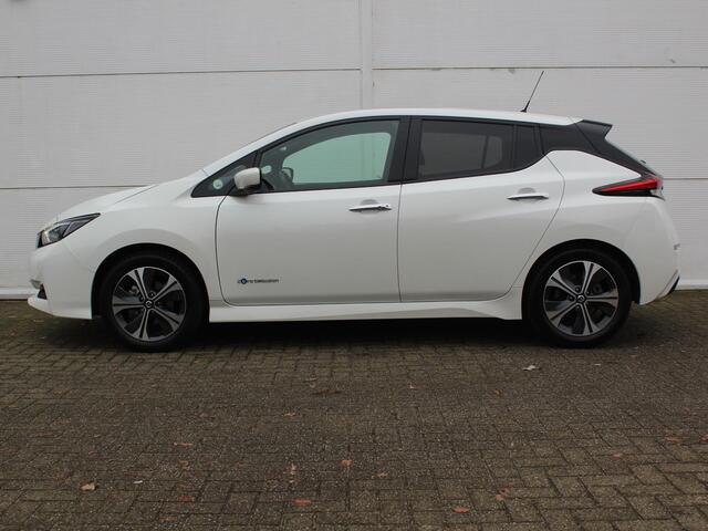 Nissan LEAF N-Connecta 40 kWh / Trekhaakbeugel / Navigatie + Apple Carplay/Android Auto / Cruise Control Adaptief / Stoelverwarming / 360* Camera /