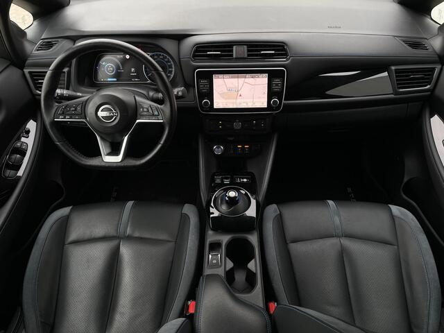 Nissan LEAF e+ Tekna 62 kWh / Two - Tone Metallic / Lederen bekleding / Lichtmetalen velgen / Stoelverwarming / Navigatie