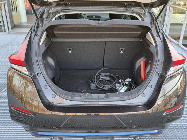 Nissan LEAF 40 kWh N-Connecta | 360° Camera | Parkeersensoren | Navigatie | Apple Carplay | Licht & Regensensor