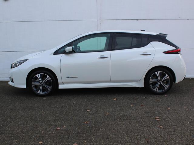 Nissan LEAF Tekna 40 kWh / Trekhaak Afneembaar / Bose / Cruise Control Adaptief / Navigatie + Apple Carplay/Android Auto / Lederen/Alcantara Bekleding /